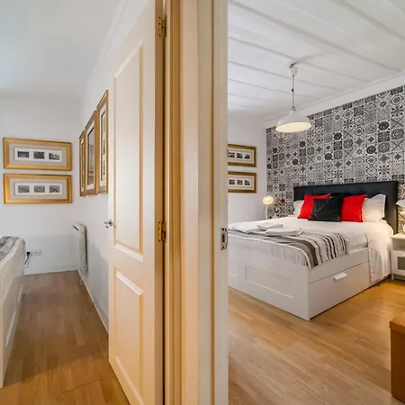Cozy 2br In Bairro Alto - | By Airnest * Lissabon