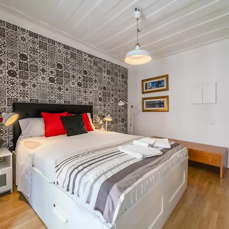 Cozy 2br In Bairro Alto - | By Airnest Lissabon
