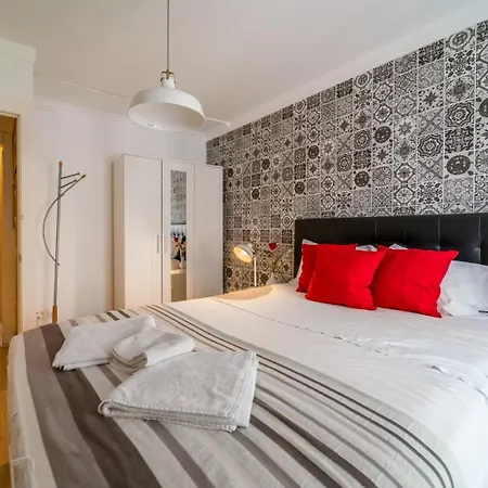 Apartment Cozy 2br In Bairro Alto - | By Airnest